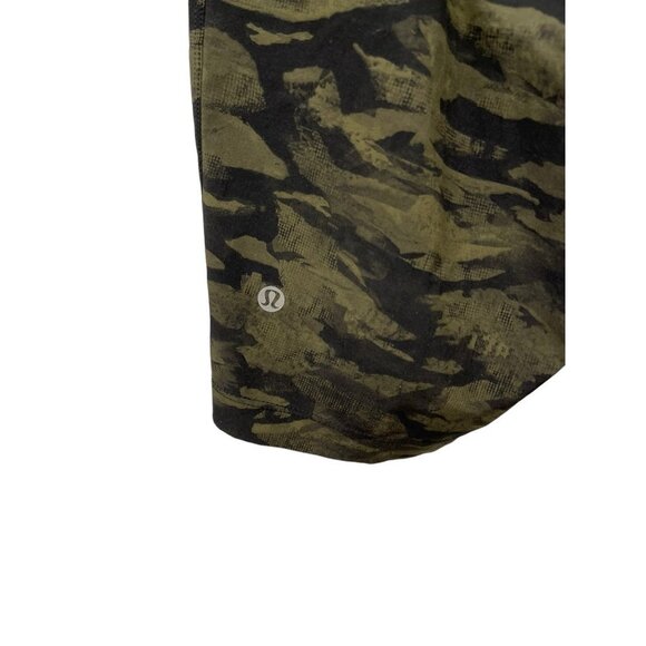 Lululemon T.H.E linerless short 9” inseam Camo Mens Size Medium - Picture 4 of 6